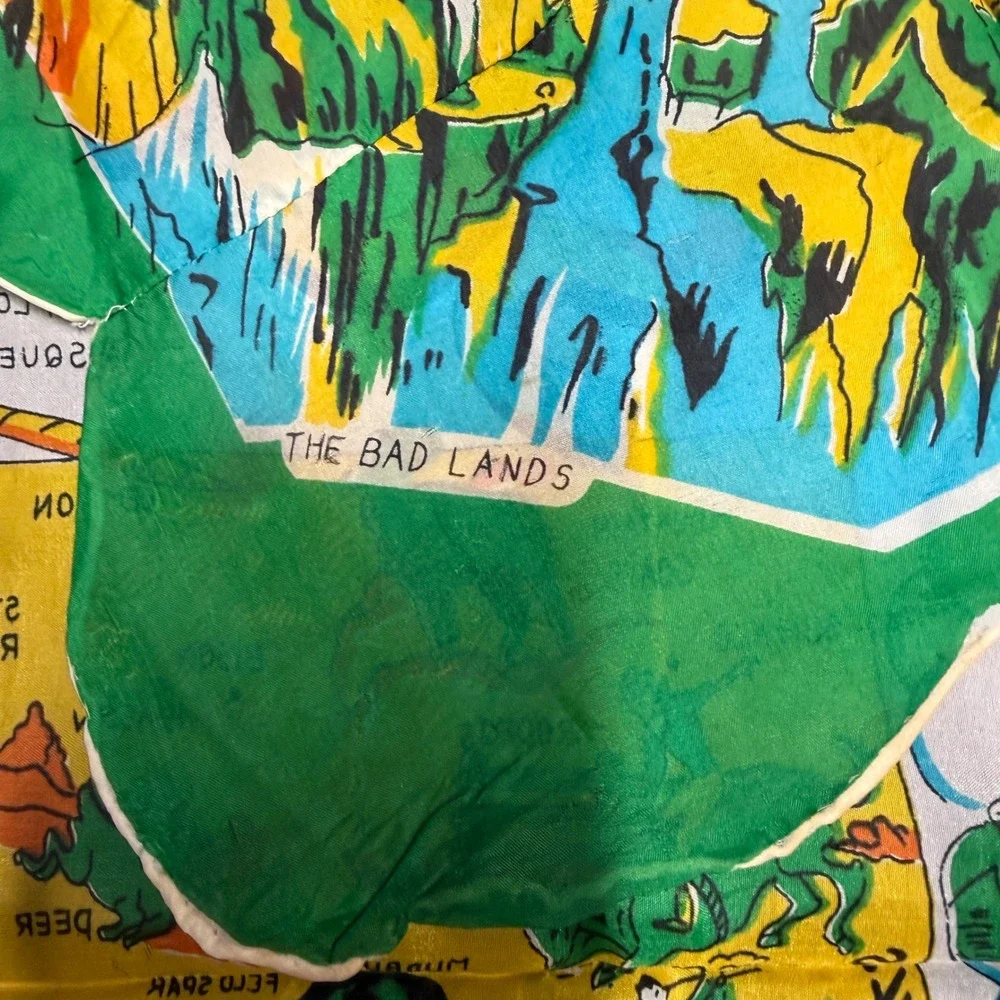 Vintage South Dakota Souvenir Scarf Women Large Green Silk Blend Map Scalloped